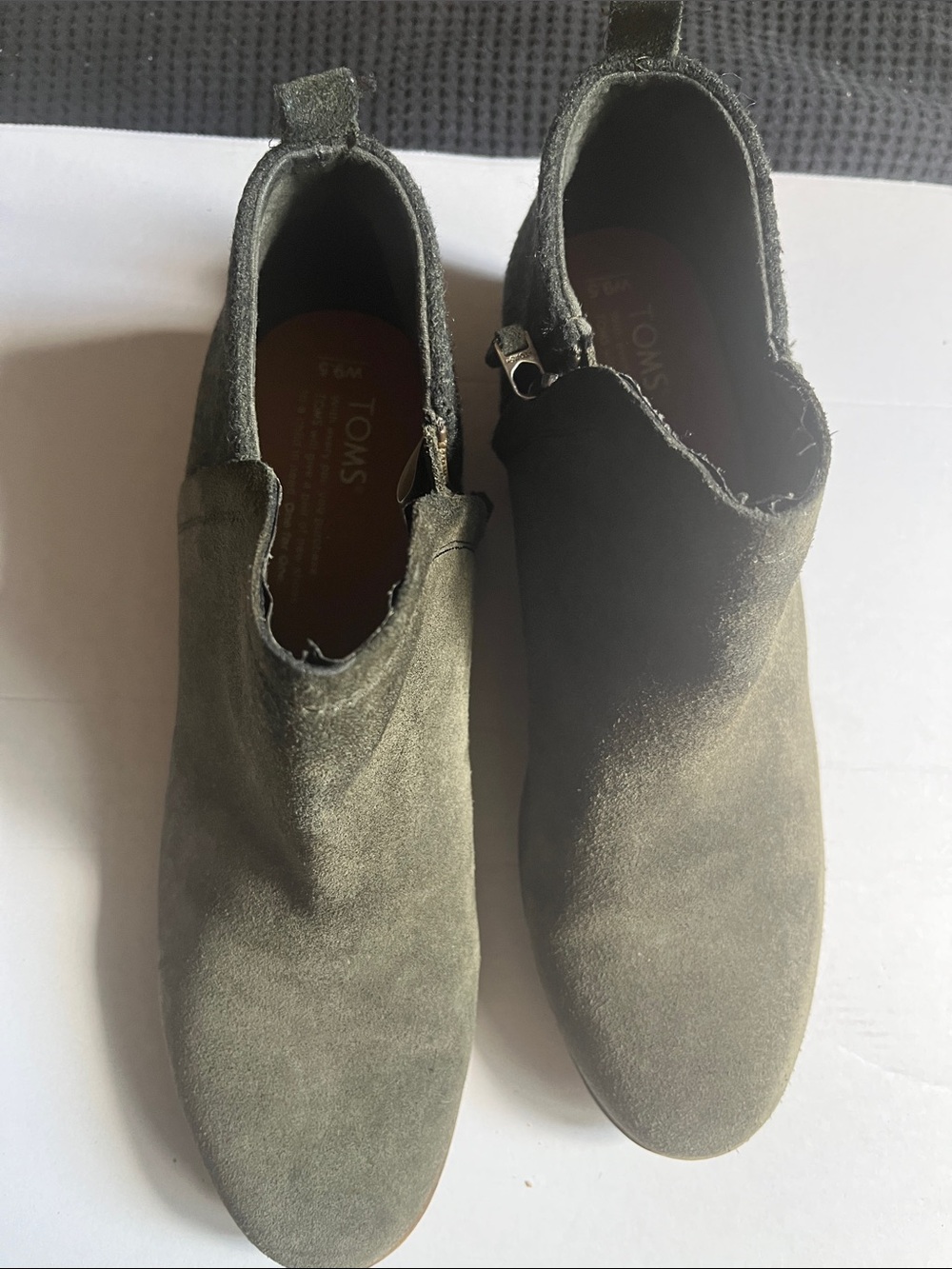 TOMs women's suede ankle boots olive